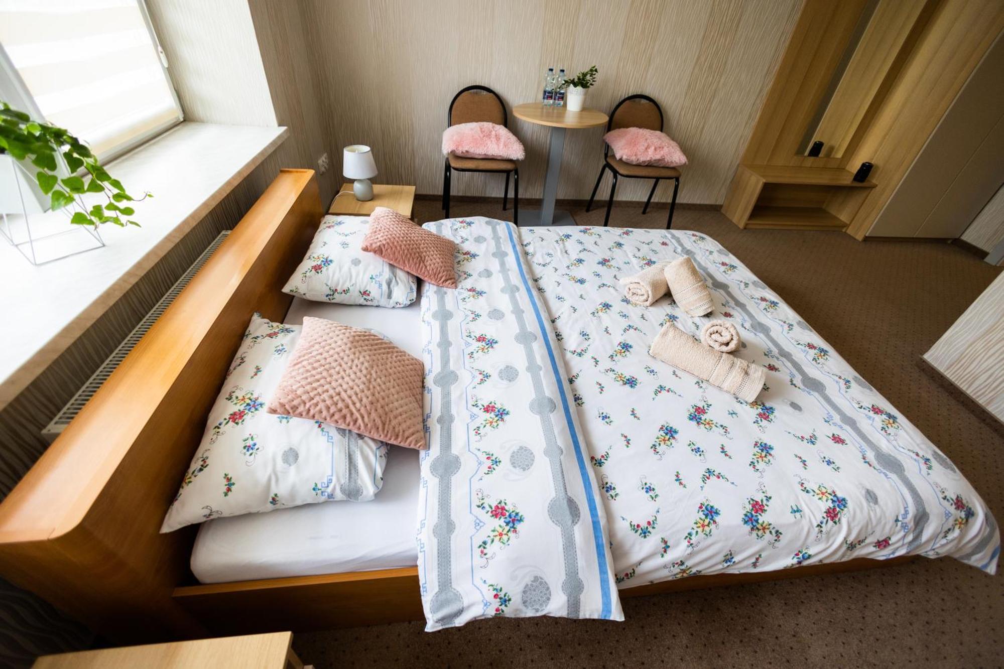 Gosciniec Nad Sawa Bed & Breakfast Handzlowka Exterior photo